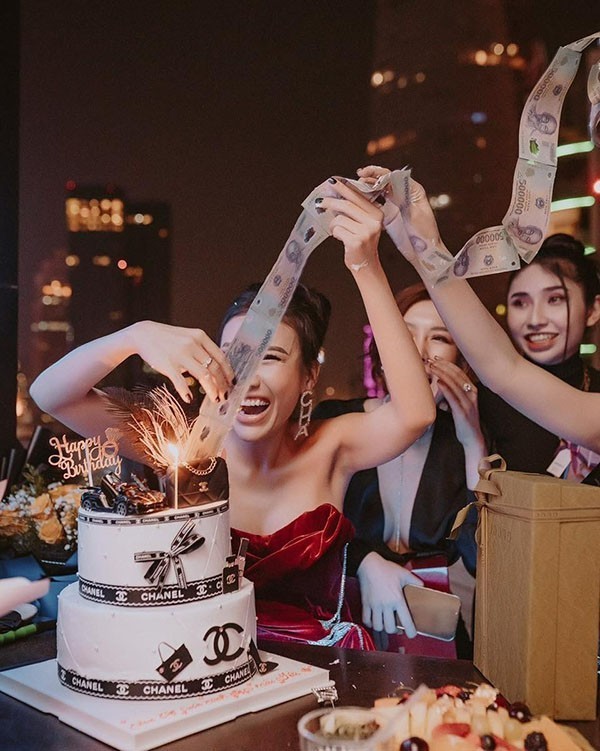 10 tiệm bánh sinh nhật sang chảnh cho nữ đẹp, nổi tiếng nhất