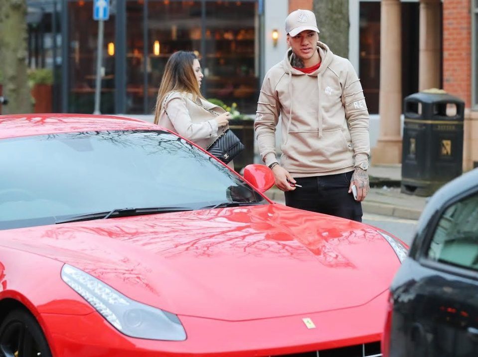 Hình ảnh chiếc xe Ferrari của anh ấy