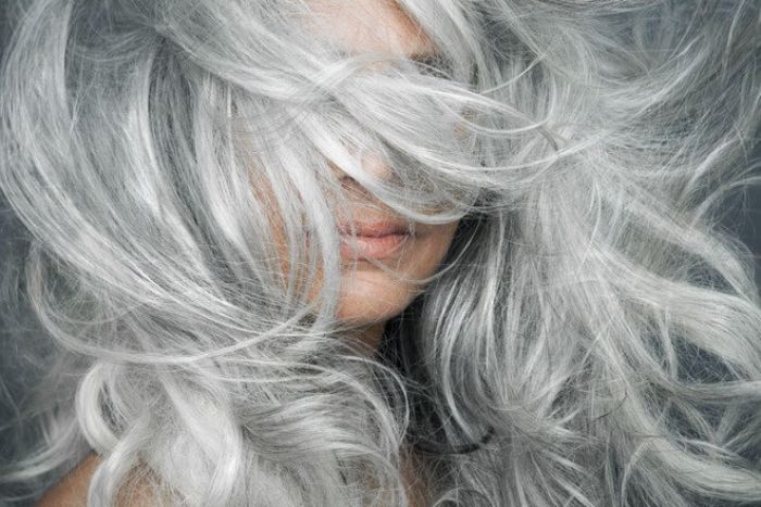 Nằm mơ thấy tóc bạc có liên quan đến điềm báo gì? -Marshall.Com