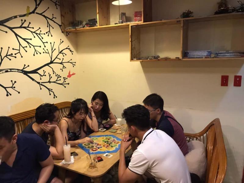 Nona Café và các trò chơi trên bàn